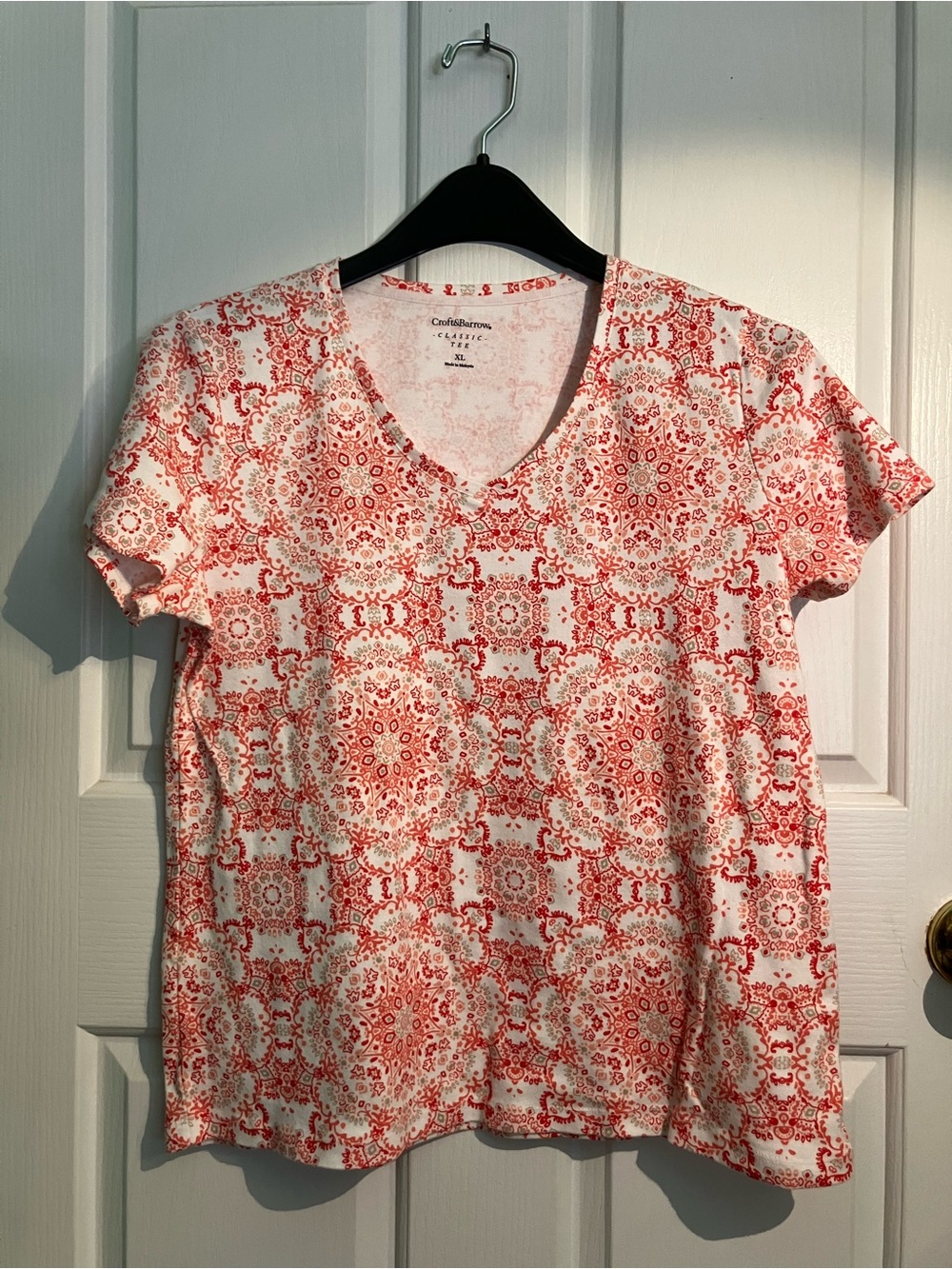 croft & barrow Red /Peach Medallion Print V-Neck Short Sleeve Top